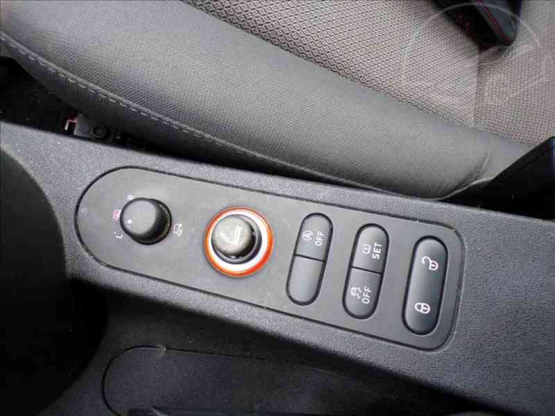 Seat Leon 1,2 TSI STYLE-HNED ODJÍŽDÍTE - foto 9