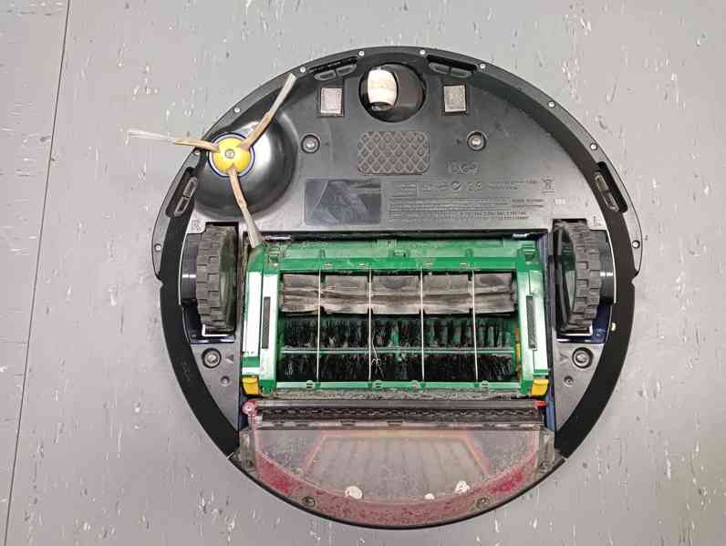 Vysavač iRobot Roomba model 555 na oprava a díly.. - foto 3