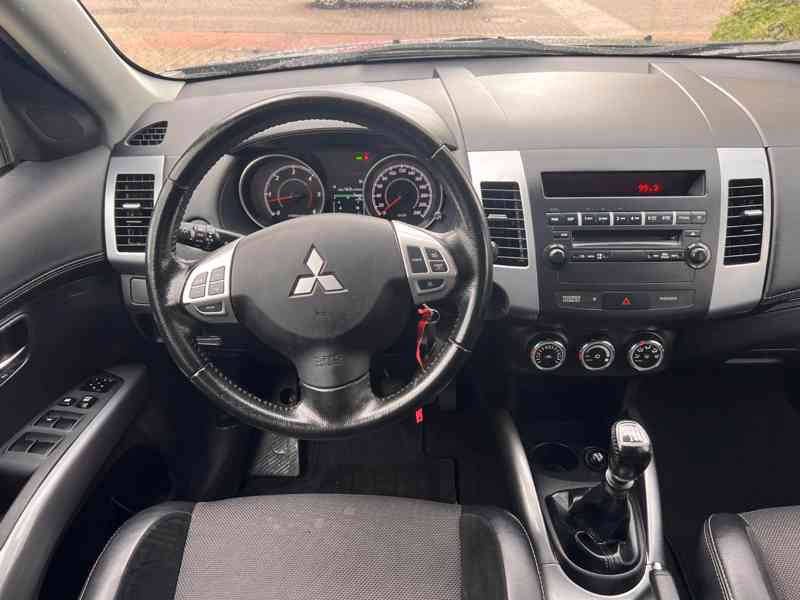 Mitsubishi Outlander 2,2 DI-D Motion 4x4 130kw - foto 15