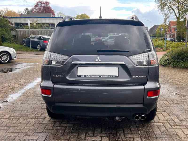 Mitsubishi Outlander 2,2 DI-D Motion 4x4 130kw - foto 24