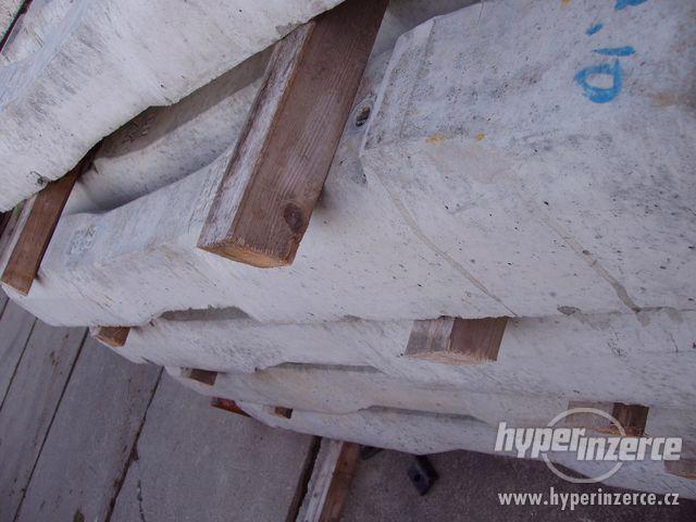 Pražce betonové zachovalé 2,4x0,28 m - foto 1