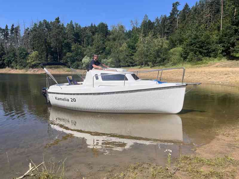 Nová loď Kamelia 20 + Mercury F9,9 - foto 2