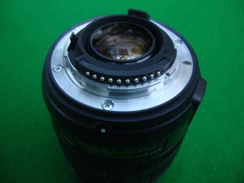 Objektiv NIKON NIKKOR DX AF-S 18-70 mm f3,5-4,5 G ED pěkný - foto 16