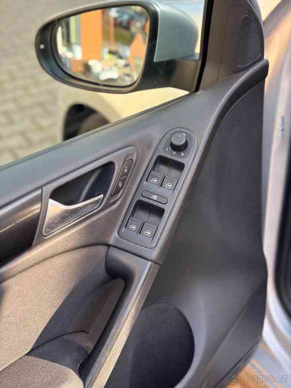 Volkswagen Golf 1,6   TDI - foto 14