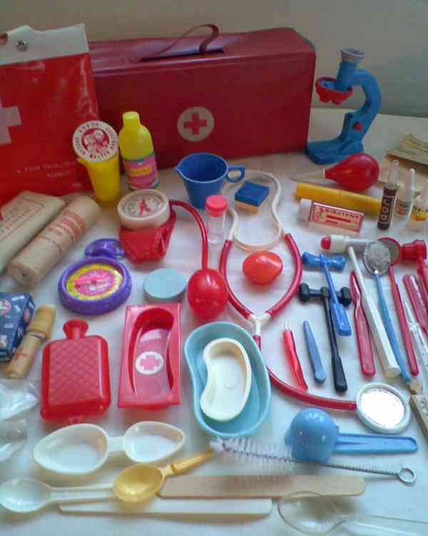 Retro lékařský kufřík s nástroji - foto 4