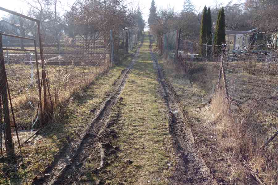Prodej zahrady s chatkou v Kr. Poli – pozemek na výstavbu - foto 3
