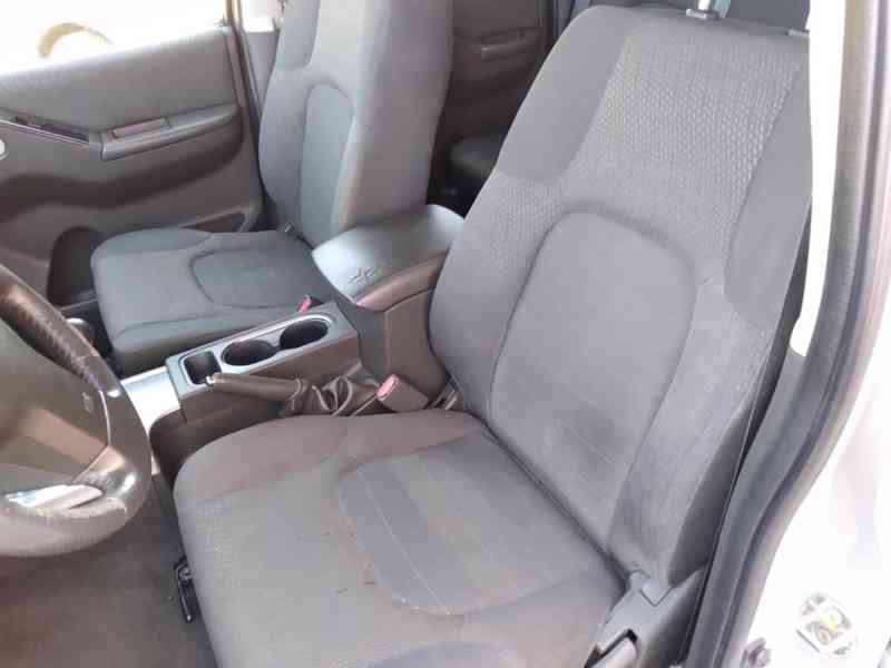 NISSAN NAVARA D40 2.5 dCi 4x4 DOUBLE CAB MANUÁL AC - foto 17