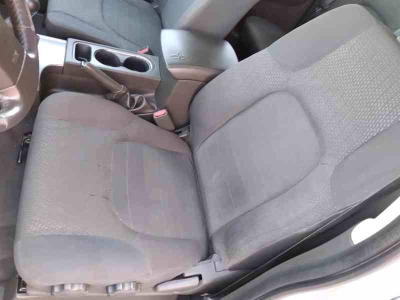 NISSAN NAVARA D40 2.5 dCi 4x4 DOUBLE CAB MANUÁL AC - foto 18