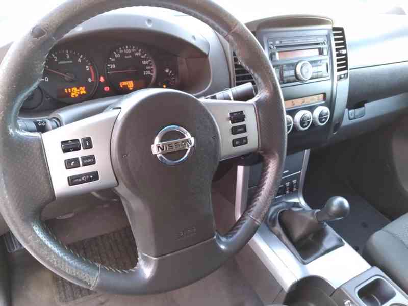 NISSAN NAVARA D40 2.5 dCi 4x4 DOUBLE CAB MANUÁL AC - foto 22