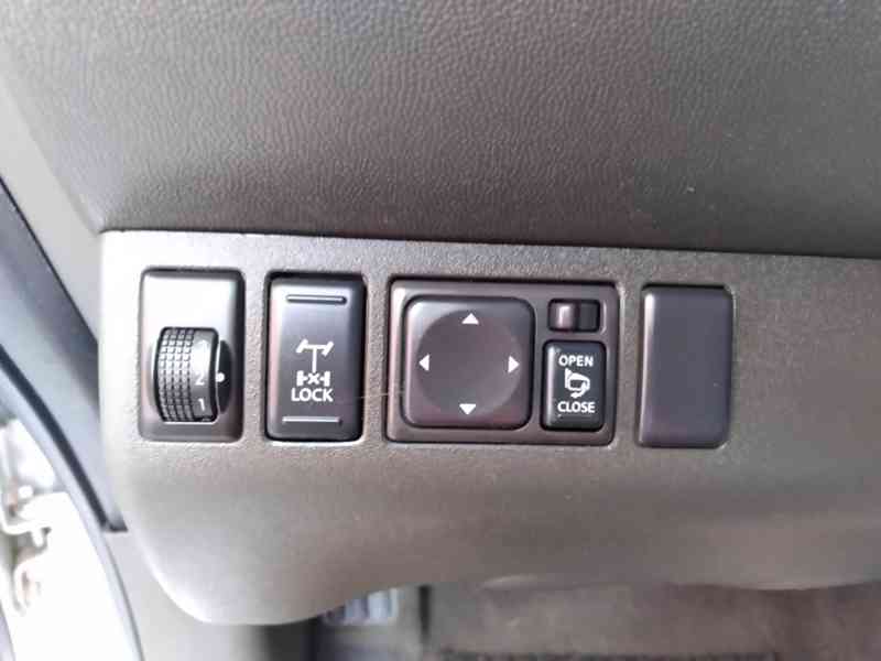 NISSAN NAVARA D40 2.5 dCi 4x4 DOUBLE CAB MANUÁL AC - foto 25