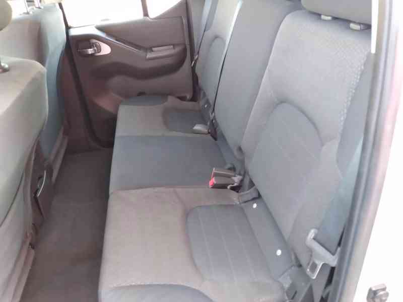 NISSAN NAVARA D40 2.5 dCi 4x4 DOUBLE CAB MANUÁL AC - foto 19