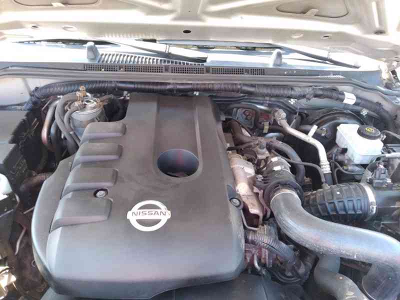 NISSAN NAVARA D40 2.5 dCi 4x4 DOUBLE CAB MANUÁL AC - foto 34