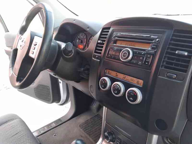 NISSAN NAVARA D40 2.5 dCi 4x4 DOUBLE CAB MANUÁL AC - foto 23