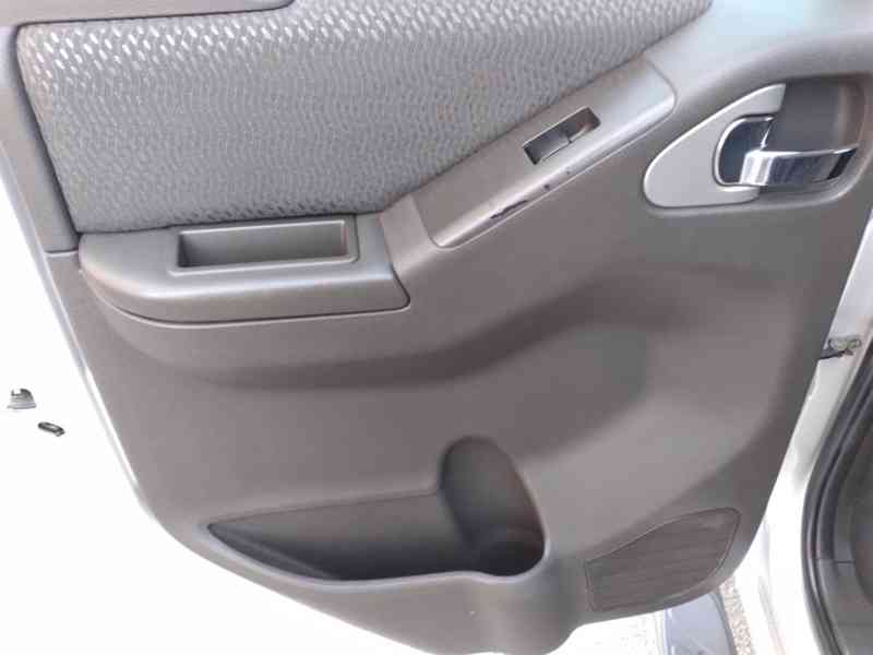 NISSAN NAVARA D40 2.5 dCi 4x4 DOUBLE CAB MANUÁL AC - foto 36