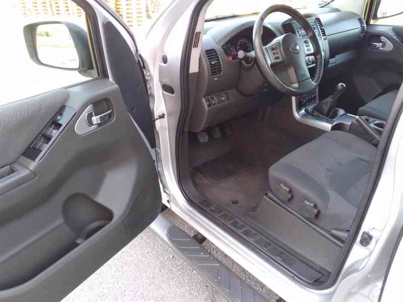 NISSAN NAVARA D40 2.5 dCi 4x4 DOUBLE CAB MANUÁL AC - foto 32