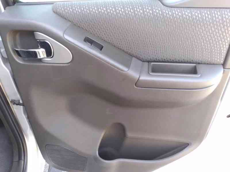 NISSAN NAVARA D40 2.5 dCi 4x4 DOUBLE CAB MANUÁL AC - foto 37