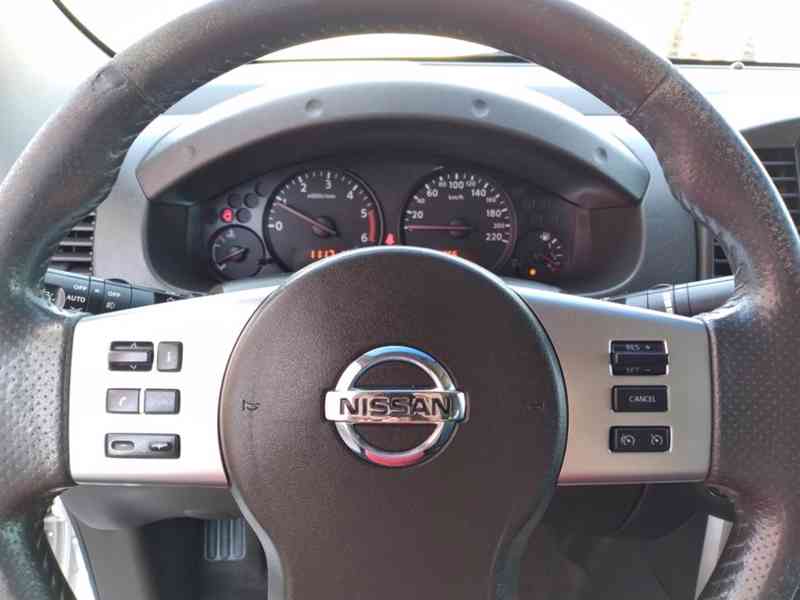 NISSAN NAVARA D40 2.5 dCi 4x4 DOUBLE CAB MANUÁL AC - foto 14