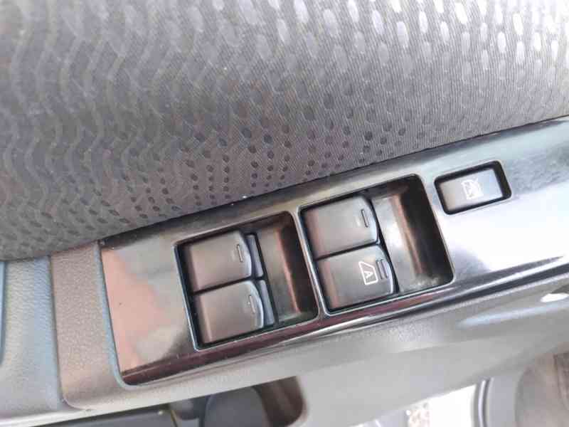 NISSAN NAVARA D40 2.5 dCi 4x4 DOUBLE CAB MANUÁL AC - foto 28