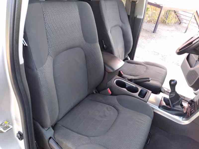 NISSAN NAVARA D40 2.5 dCi 4x4 DOUBLE CAB MANUÁL AC - foto 21