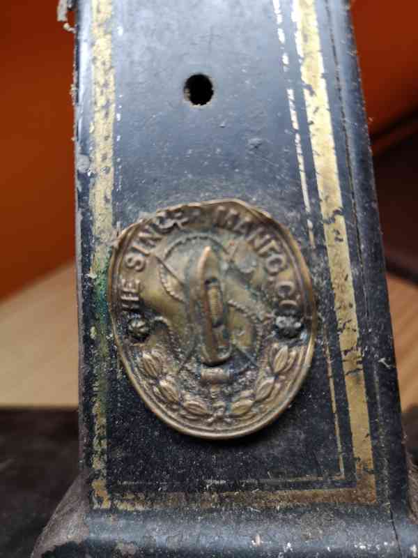 Šicí stroj Singer model 46K1 – sběratelský a historický kus - foto 7