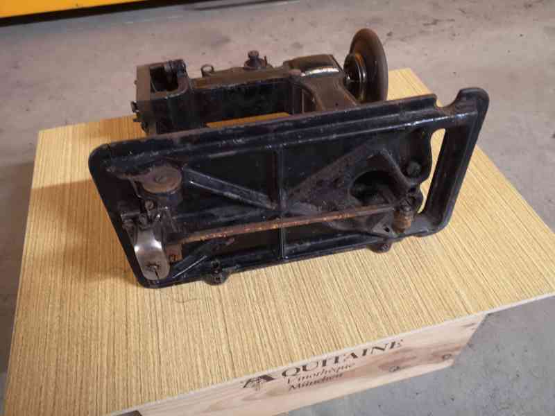 Šicí stroj Singer model 46K1 – sběratelský a historický kus - foto 5