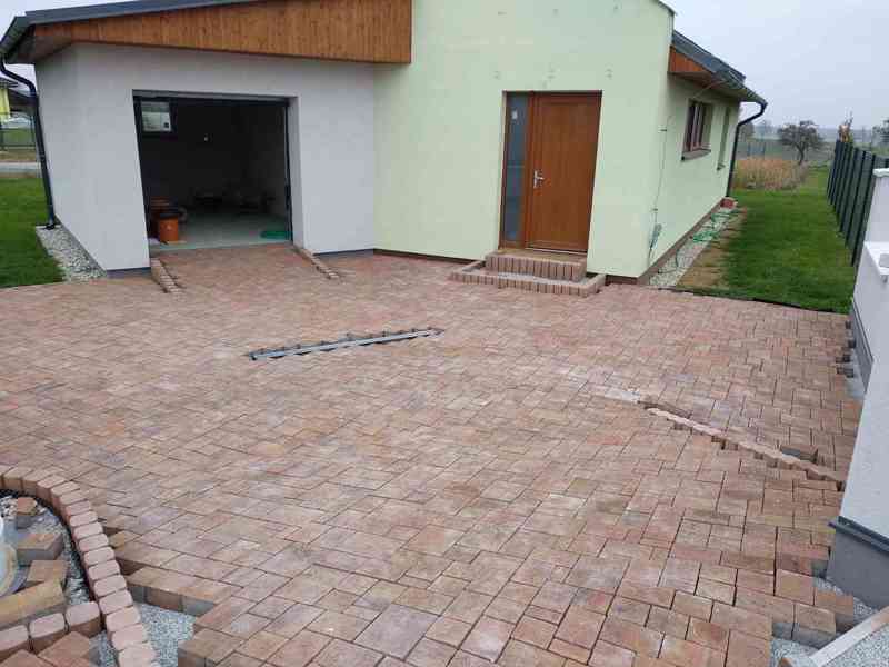 Pokládka zámkové dlažby , zahrady , stavební práce  - foto 3