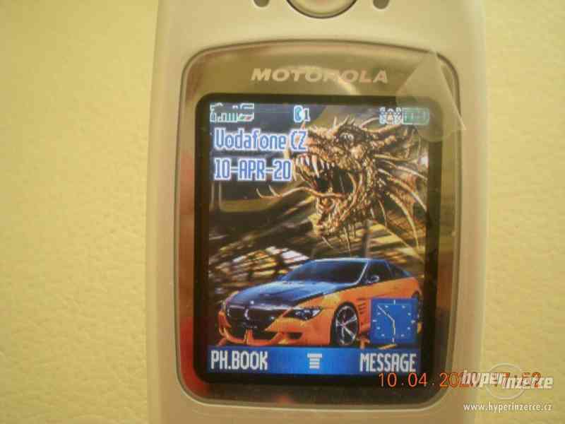Motorola V635 - funkční véčkový mobilní telefon v TOP stav - foto 4