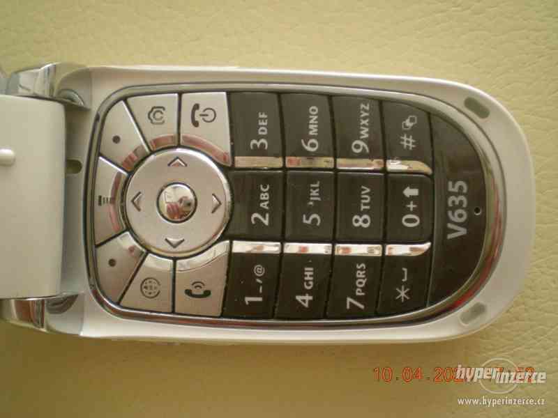 Motorola V635 - funkční véčkový mobilní telefon v TOP stav - foto 6