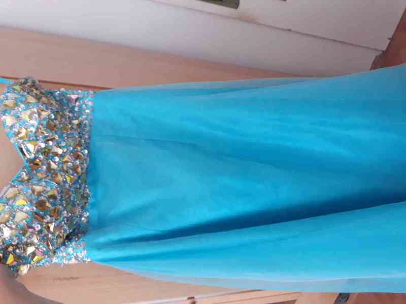 Nádherné dlouhé modré plesové šaty - foto 4