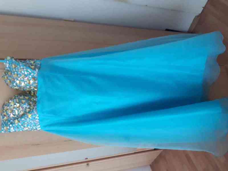 Nádherné dlouhé modré plesové šaty - foto 6