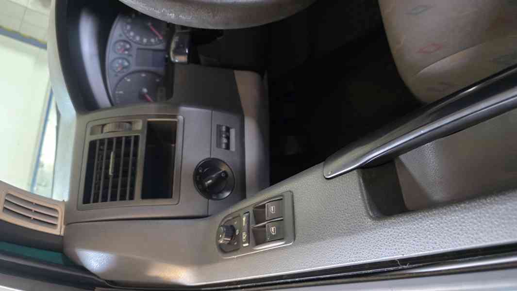 VW TRANSPORTER 2.5TDI 4motion 2007 - foto 8