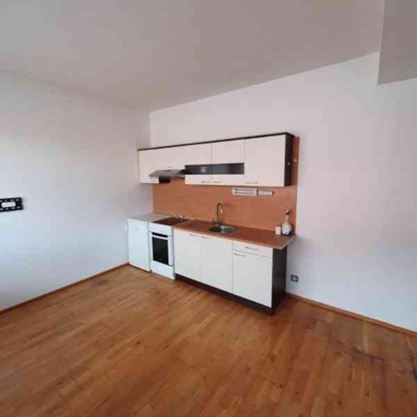 Pronájem 1+kk, ul. Palackého tř., Královo Pole, 39 m2, garáž - foto 10