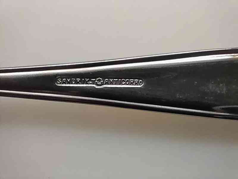 sada příborů v dárkové kazetě - foto 3