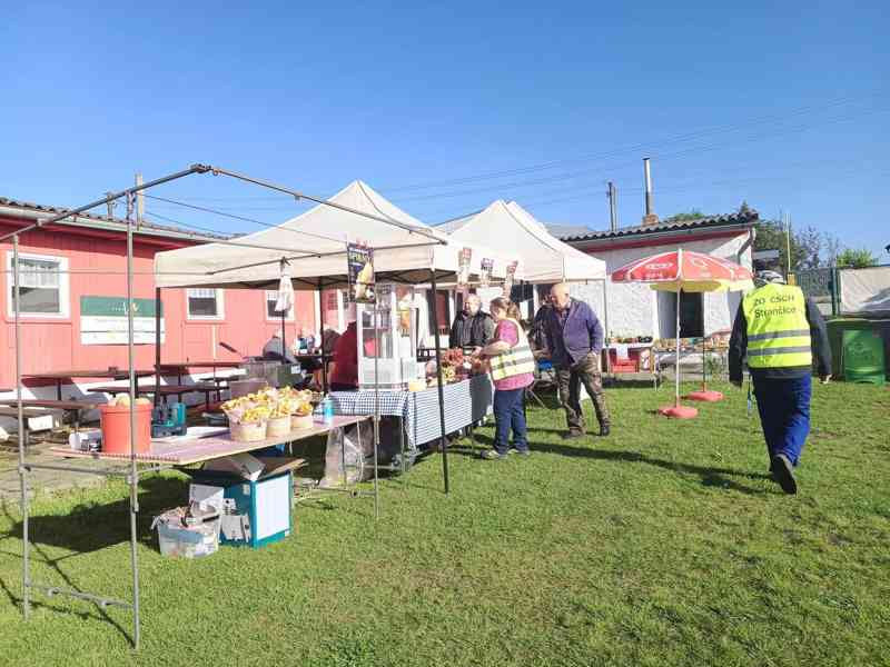 Trhy, burza Strančice - foto 2