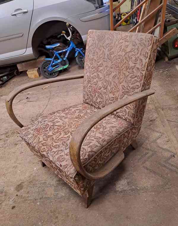 Křeslo Halabala k renovaci.K vyzvednutí v Žatci, 606 247 137 - foto 2