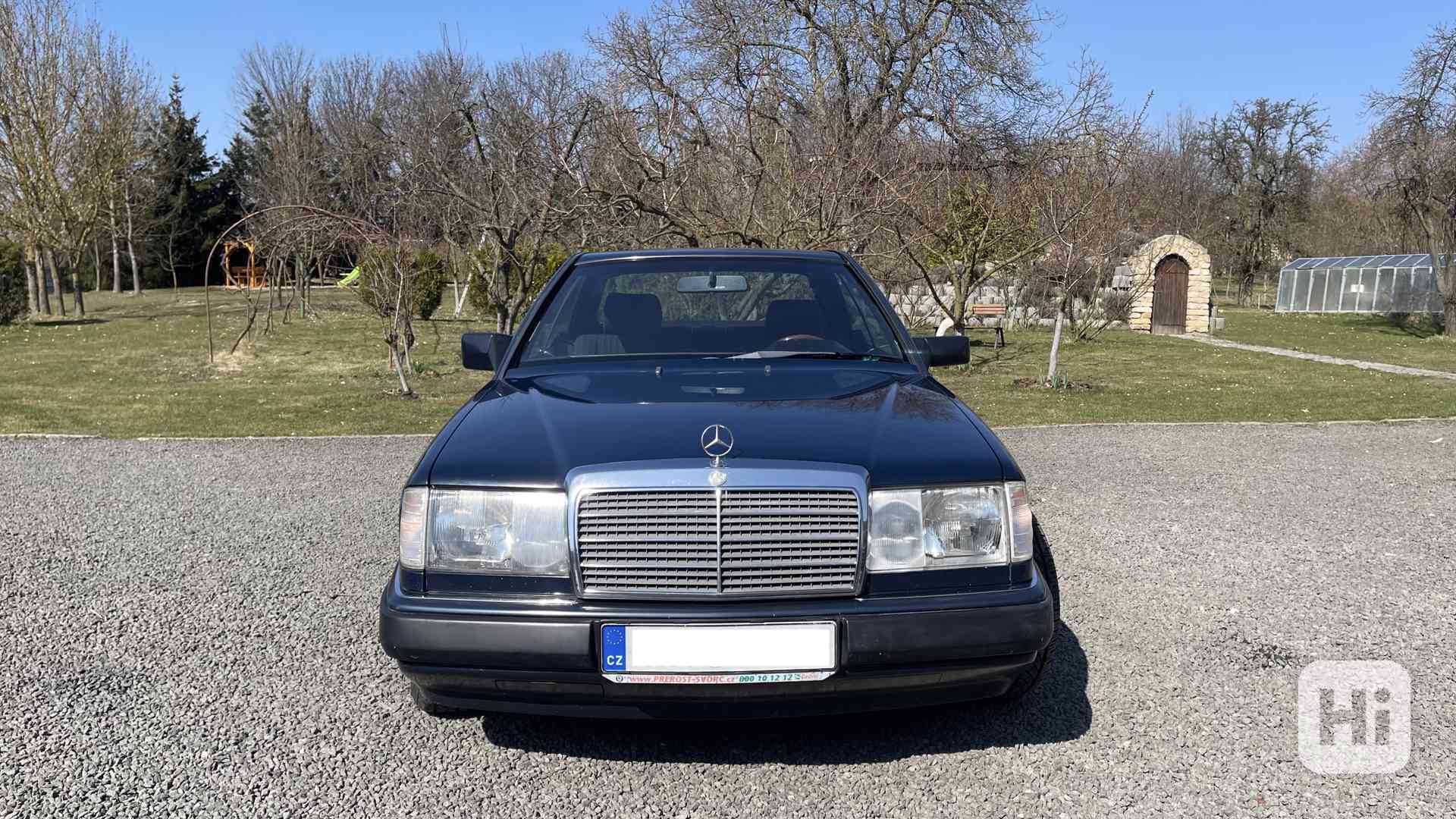 Mercedes-Benz 300 CE (1990) v perfektním stavu - foto 1