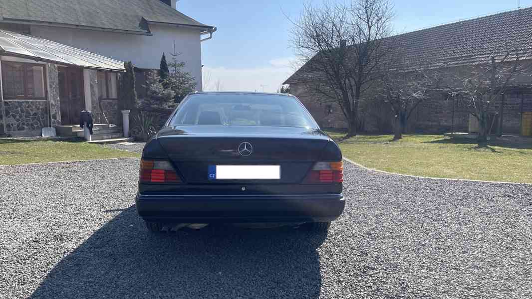 Mercedes-Benz 300 CE (1990) v perfektním stavu - foto 3