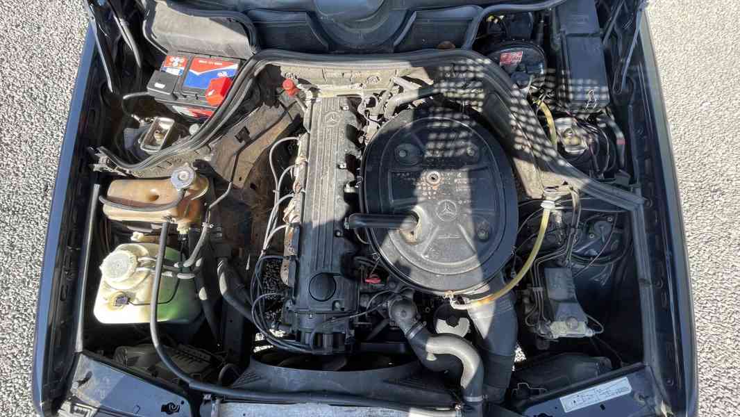 Mercedes-Benz 300 CE (1990) v perfektním stavu - foto 10