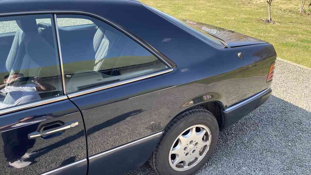 Mercedes-Benz 300 CE (1990) v perfektním stavu - foto 7