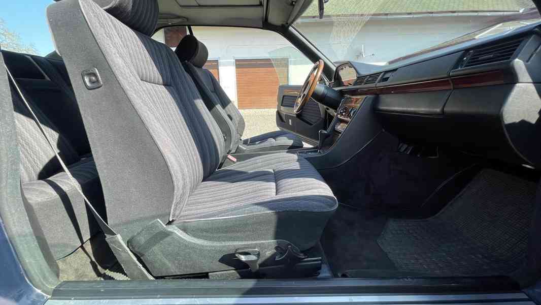 Mercedes-Benz 300 CE (1990) v perfektním stavu - foto 18