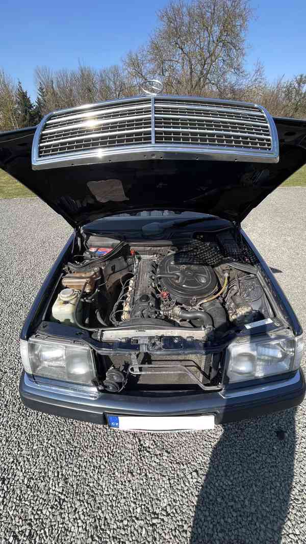 Mercedes-Benz 300 CE (1990) v perfektním stavu - foto 9