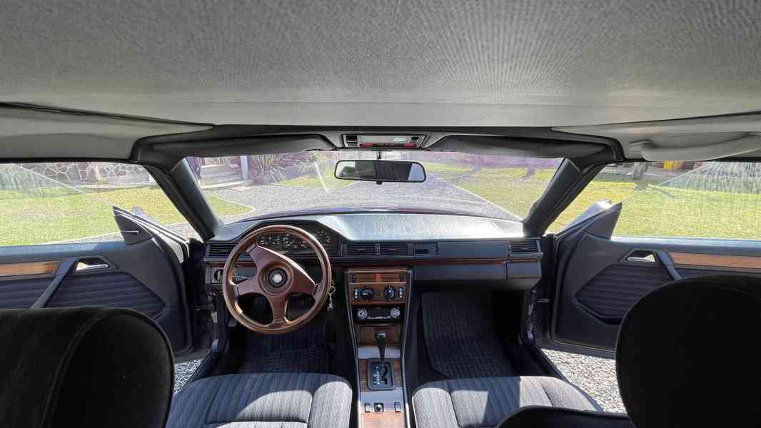 Mercedes-Benz 300 CE (1990) v perfektním stavu - foto 15