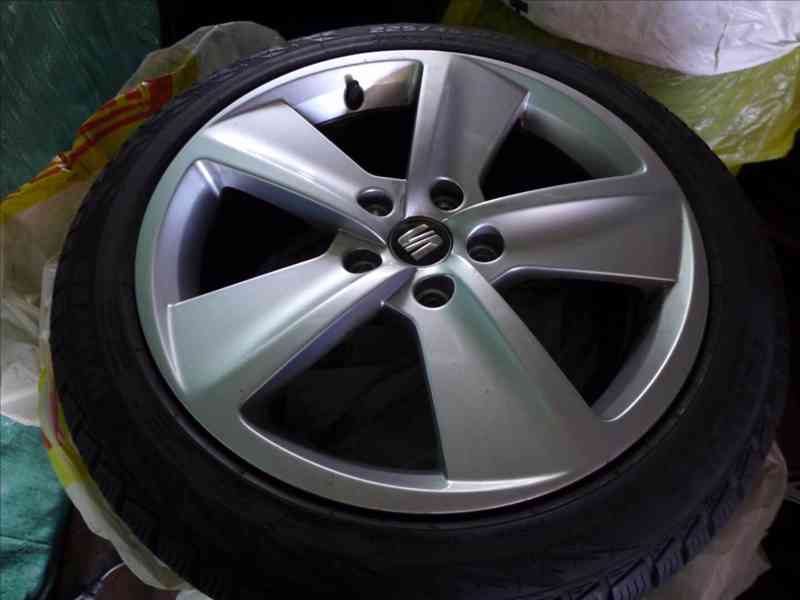 Seat Leon 2,0 TDI FR 110KW LED NAVI 1.M - foto 8