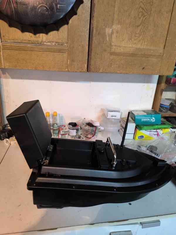 Zavážecí lodička s GPS - foto 2