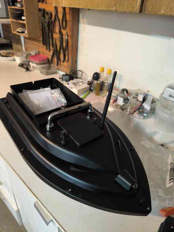 Zavážecí lodička s GPS - foto 4