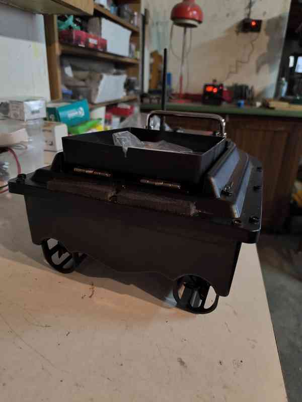 Zavážecí lodička s GPS - foto 5