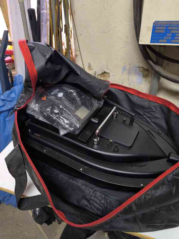 Zavážecí lodička s GPS - foto 6