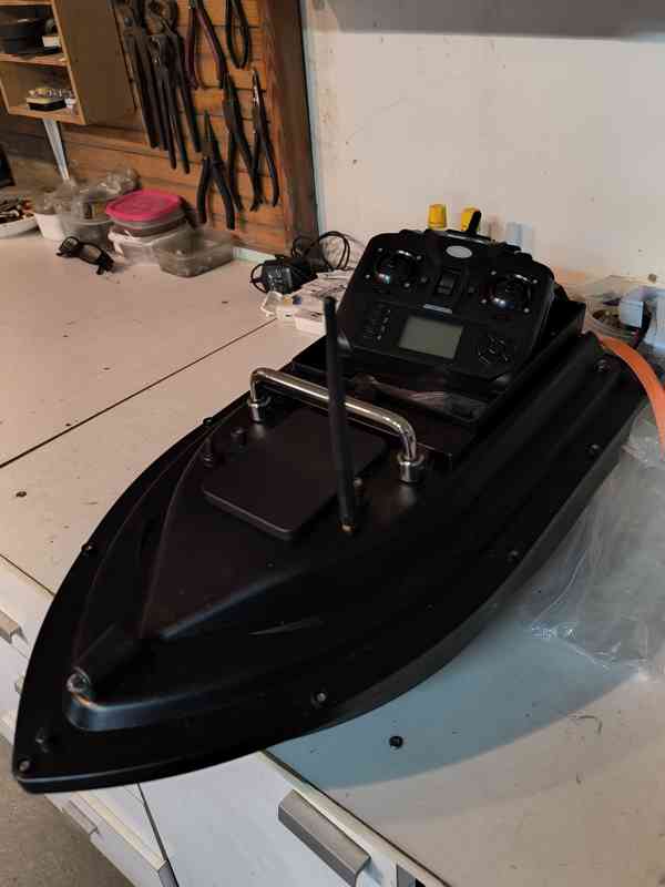 Zavážecí lodička s GPS - foto 3
