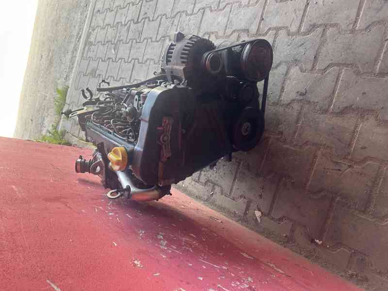 Motor 1,5 DCI 74KW K9K D7 Renault Scenic kompletní - foto 2