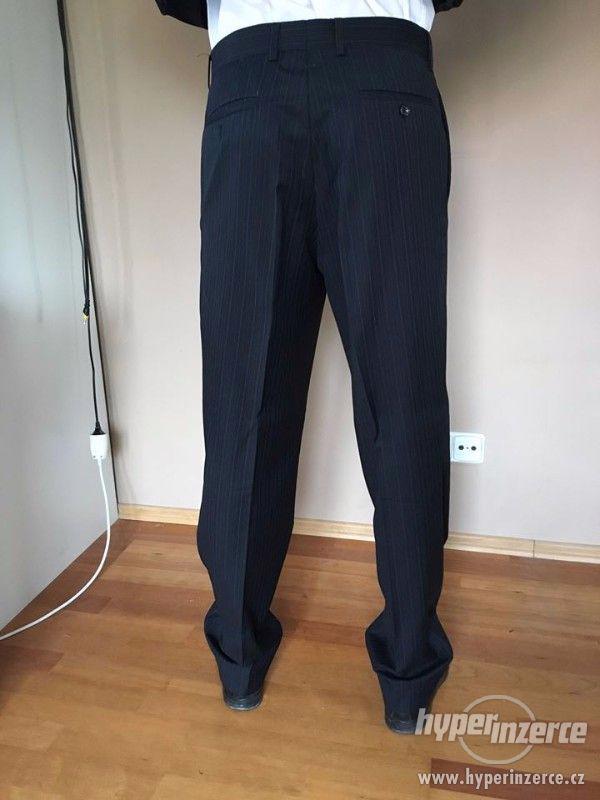 Krásný a luxusní oblek LUGGI - 100% vlna - foto 5